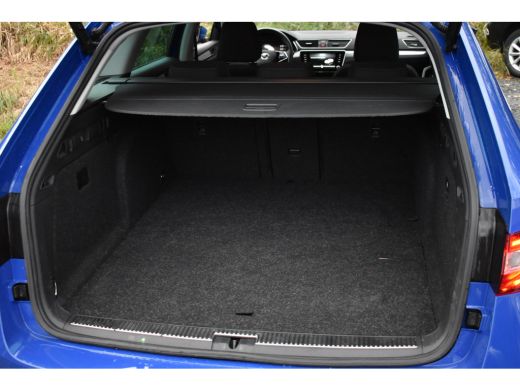 Skoda Superb Combi iV 218PK DSG HYBRID BUSINESS VIRTUAL/NAVI/TREKHAAK ActivLease financial lease