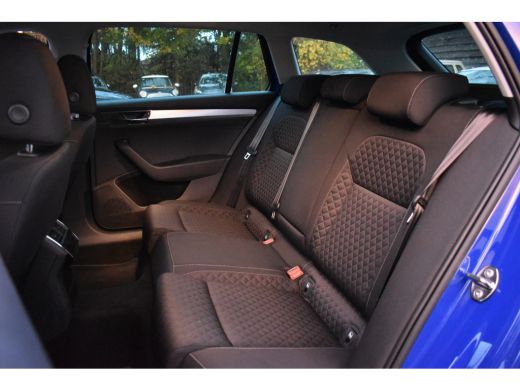 Skoda Superb Combi iV 218PK DSG HYBRID BUSINESS VIRTUAL/NAVI/TREKHAAK ActivLease financial lease