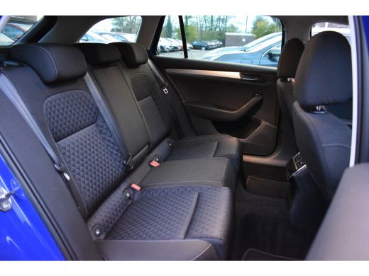 Skoda Superb Combi iV 218PK DSG HYBRID BUSINESS VIRTUAL/NAVI/TREKHAAK ActivLease financial lease