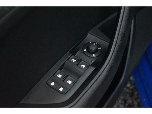 Skoda Superb Combi iV 218PK DSG HYBRID BUSINESS VIRTUAL/NAVI/TREKHAAK ActivLease financial lease