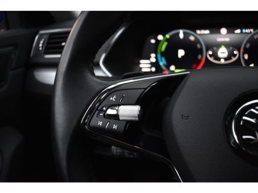 Skoda Superb Combi iV 218PK DSG HYBRID BUSINESS VIRTUAL/NAVI/TREKHAAK ActivLease financial lease