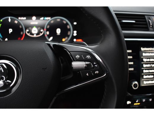 Skoda Superb Combi iV 218PK DSG HYBRID BUSINESS VIRTUAL/NAVI/TREKHAAK ActivLease financial lease