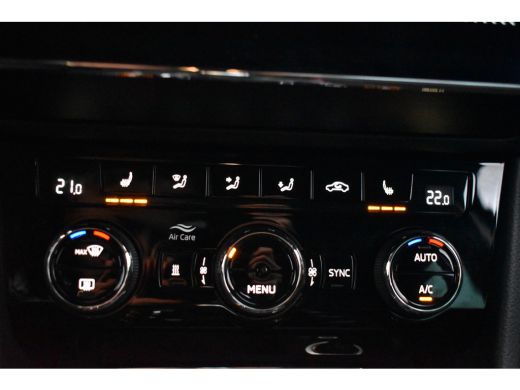 Skoda Superb Combi iV 218PK DSG HYBRID BUSINESS VIRTUAL/NAVI/TREKHAAK ActivLease financial lease