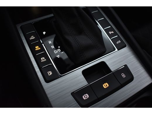 Skoda Superb Combi iV 218PK DSG HYBRID BUSINESS VIRTUAL/NAVI/TREKHAAK ActivLease financial lease