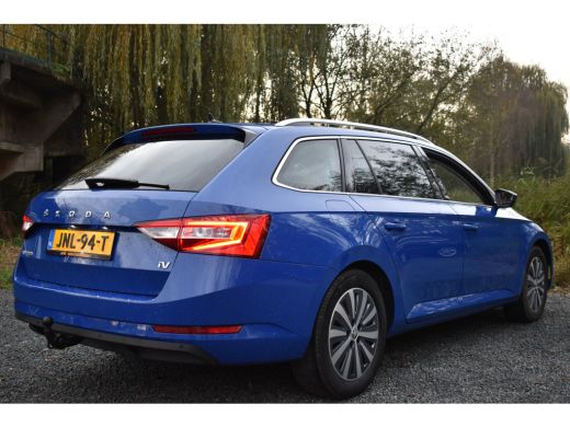 Skoda Superb Combi iV 218PK DSG HYBRID BUSINESS VIRTUAL/NAVI/TREKHAAK ActivLease financial lease