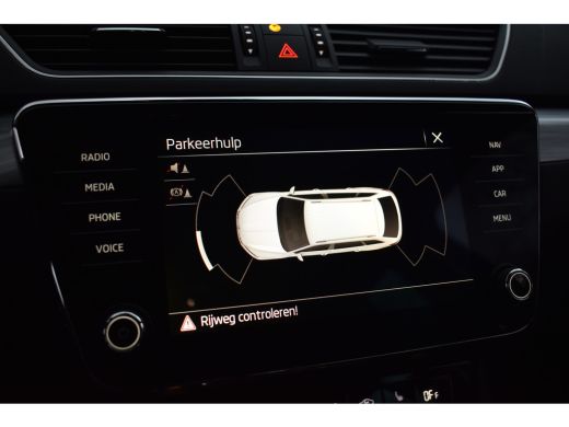 Skoda Superb Combi iV 218PK DSG HYBRID BUSINESS VIRTUAL/NAVI/TREKHAAK ActivLease financial lease