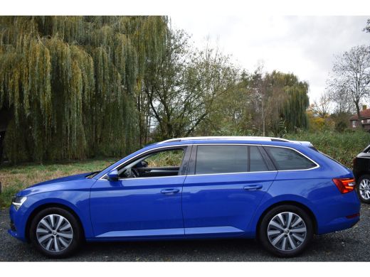 Skoda Superb Combi iV 218PK DSG HYBRID BUSINESS VIRTUAL/NAVI/TREKHAAK ActivLease financial lease