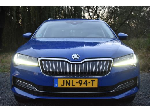 Skoda Superb Combi iV 218PK DSG HYBRID BUSINESS VIRTUAL/NAVI/TREKHAAK ActivLease financial lease