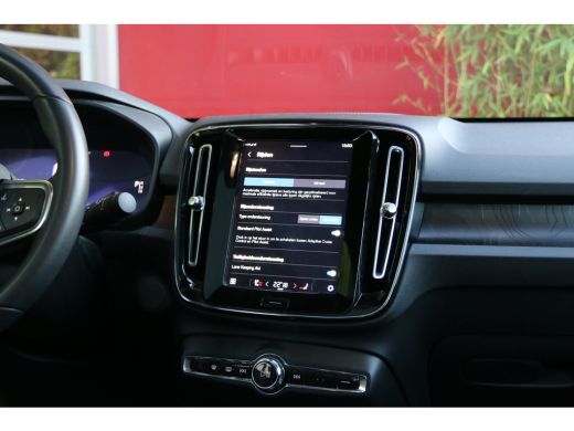 Volvo  C40 Recharge Twin Intro Edition 78 kWh | Harman/Kardon | 360 Camera | Pilot Assist | Panoramadak | 20... ActivLease financial lease