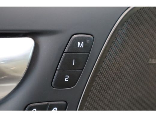 Volvo  V60 Cross Country B5 250PK AWD Ultimate | Pano-dak | 20" | Trekhaak | Massage-/ventilatie | HUD | Ful... ActivLease financial lease