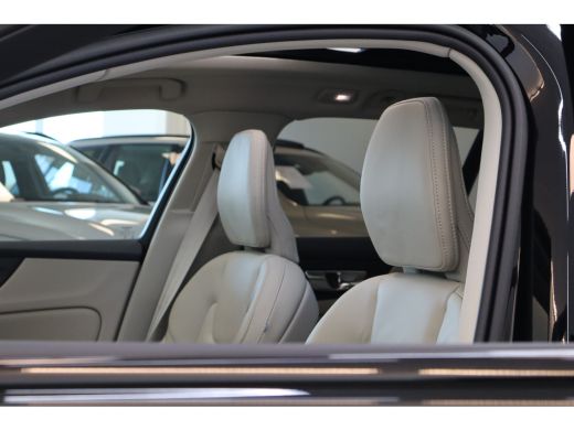 Volvo  V60 Cross Country B5 250PK AWD Ultimate | Pano-dak | 20" | Trekhaak | Massage-/ventilatie | HUD | Ful... ActivLease financial lease