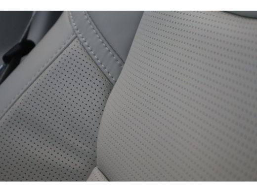 Volvo  V60 Cross Country B5 250PK AWD Ultimate | Pano-dak | 20" | Trekhaak | Massage-/ventilatie | HUD | Ful... ActivLease financial lease