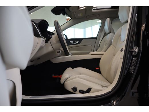 Volvo  V60 Cross Country B5 250PK AWD Ultimate | Pano-dak | 20" | Trekhaak | Massage-/ventilatie | HUD | Ful... ActivLease financial lease