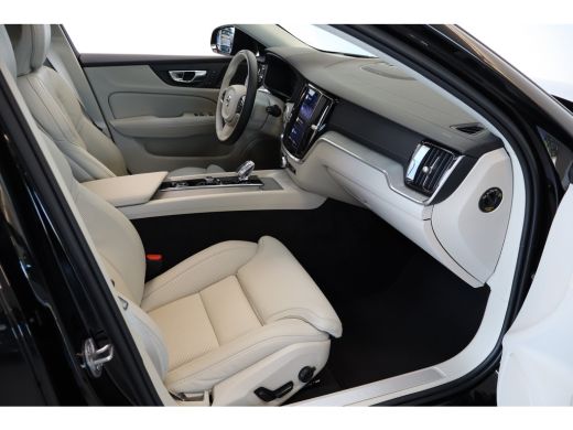 Volvo  V60 Cross Country B5 250PK AWD Ultimate | Pano-dak | 20" | Trekhaak | Massage-/ventilatie | HUD | Ful... ActivLease financial lease
