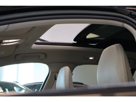 Volvo  V60 Cross Country B5 250PK AWD Ultimate | Pano-dak | 20" | Trekhaak | Massage-/ventilatie | HUD | Ful... ActivLease financial lease