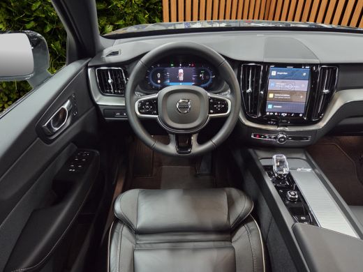 Volvo  XC60 T6 Recharge AWD Plus Dark | Luchtvering | 22" Velgen | Panoramadak | Memory | Pilot Assist ActivLease financial lease
