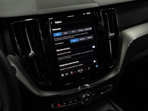 Volvo  XC60 T6 Recharge AWD Plus Dark | Luchtvering | 22" Velgen | Panoramadak | Memory | Pilot Assist ActivLease financial lease
