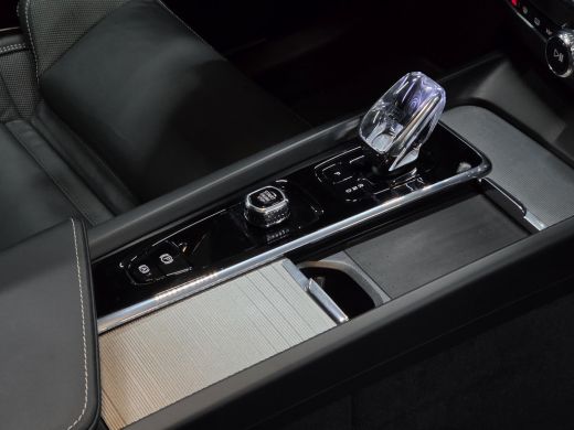 Volvo  XC60 T6 Recharge AWD Plus Dark | Luchtvering | 22" Velgen | Panoramadak | Memory | Pilot Assist ActivLease financial lease