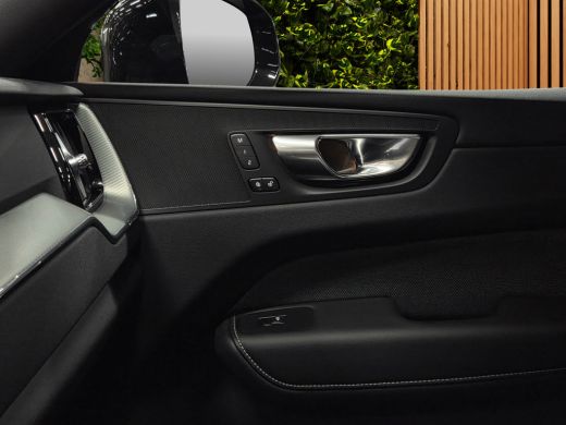 Volvo  XC60 T6 Recharge AWD Plus Dark | Luchtvering | 22" Velgen | Panoramadak | Memory | Pilot Assist ActivLease financial lease