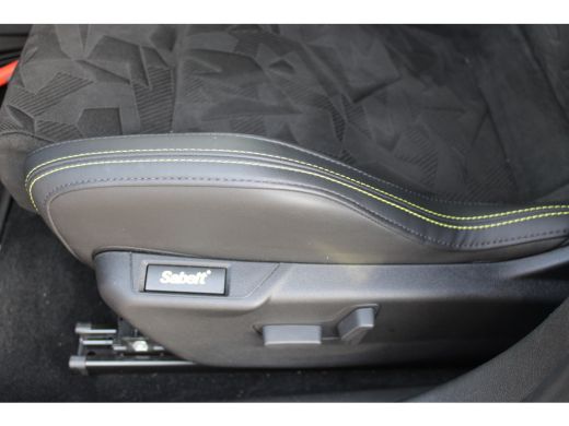 Abarth 600e Scorpionissima 54 kWh / Navigatie / Camera / Sportstoelen / Elektr. kofferklep / PDC V+A / Stuur ... ActivLease financial lease