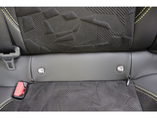 Abarth 600e Scorpionissima 54 kWh / Navigatie / Camera / Sportstoelen / Elektr. kofferklep / PDC V+A / Stuur ... ActivLease financial lease