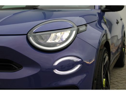 Abarth 600e Scorpionissima 54 kWh / Navigatie / Camera / Sportstoelen / Elektr. kofferklep / PDC V+A / Stuur ... ActivLease financial lease