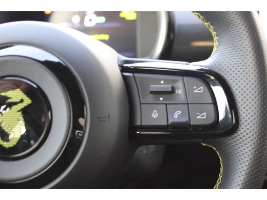 Abarth 600e Scorpionissima 54 kWh / Navigatie / Camera / Sportstoelen / Elektr. kofferklep / PDC V+A / Stuur ... ActivLease financial lease