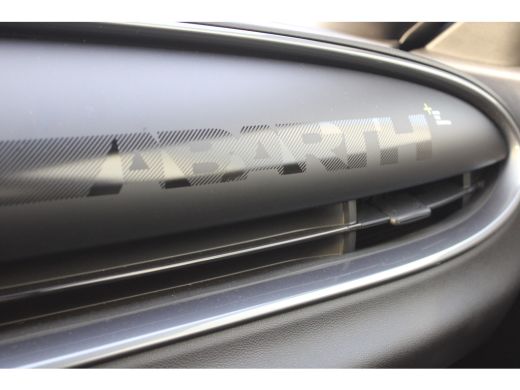 Abarth 600e Scorpionissima 54 kWh / Navigatie / Camera / Sportstoelen / Elektr. kofferklep / PDC V+A / Stuur ... ActivLease financial lease