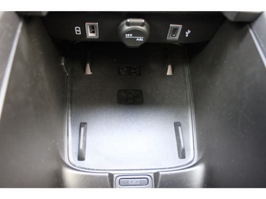 Abarth 600e Scorpionissima 54 kWh / Navigatie / Camera / Sportstoelen / Elektr. kofferklep / PDC V+A / Stuur ... ActivLease financial lease