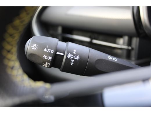 Abarth 600e Scorpionissima 54 kWh / Navigatie / Camera / Sportstoelen / Elektr. kofferklep / PDC V+A / Stuur ... ActivLease financial lease