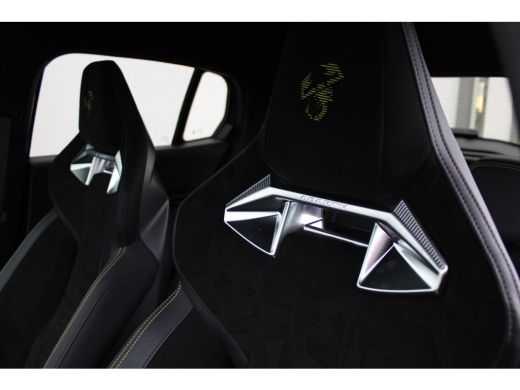 Abarth 600e Scorpionissima 54 kWh / Navigatie / Camera / Sportstoelen / Elektr. kofferklep / PDC V+A / Stuur ... ActivLease financial lease