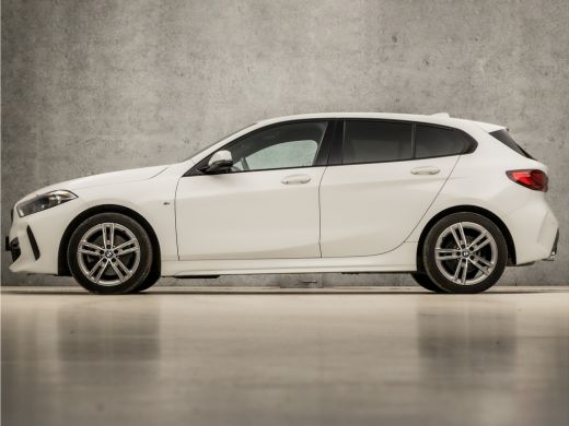 BMW 1 Serie 118i M Sport High Executive Automaat (APPLE CARPLAY, M PAKKET, GROOT NAVI, LEDER, STOELVERWARMING... ActivLease financial lease