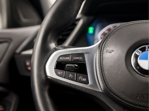 BMW 1 Serie 118i M Sport High Executive Automaat (APPLE CARPLAY, M PAKKET, GROOT NAVI, LEDER, STOELVERWARMING... ActivLease financial lease
