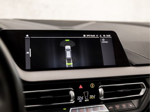 BMW 1 Serie 118i M Sport High Executive Automaat (APPLE CARPLAY, M PAKKET, GROOT NAVI, LEDER, STOELVERWARMING... ActivLease financial lease