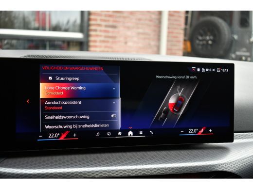 BMW 3 Serie Touring 330e M-Sport Pro LCI-2 Pano Trekh 360 HUD 19inch El-zetels ActivLease financial lease