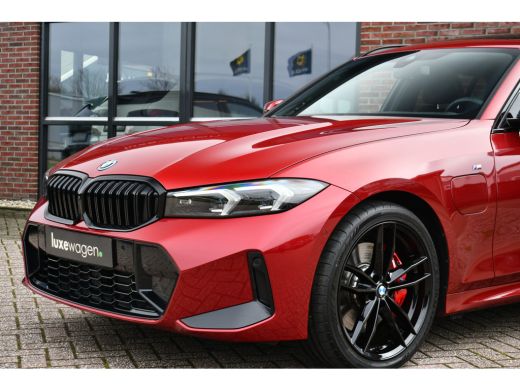 BMW 3 Serie Touring 330e M-Sport Pro LCI-2 Pano Trekh 360 HUD 19inch El-zetels ActivLease financial lease