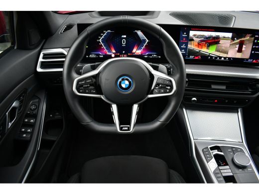 BMW 3 Serie Touring 330e M-Sport Pro LCI-2 Pano Trekh 360 HUD 19inch El-zetels ActivLease financial lease