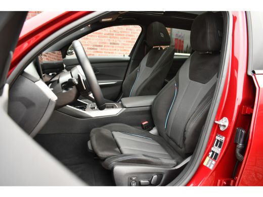 BMW 3 Serie Touring 330e M-Sport Pro LCI-2 Pano Trekh 360 HUD 19inch El-zetels ActivLease financial lease