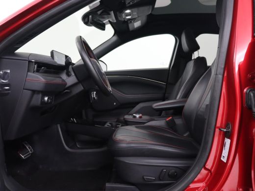 Ford Mustang Mach-E Mach-E AWD 75 kWh | Panoramadak | 360 Camera | Leder | Stoelverwarming | Adaptive cruise | Carpla... ActivLease financial lease