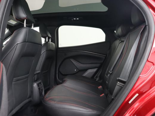 Ford Mustang Mach-E Mach-E AWD 75 kWh | Panoramadak | 360 Camera | Leder | Stoelverwarming | Adaptive cruise | Carpla... ActivLease financial lease