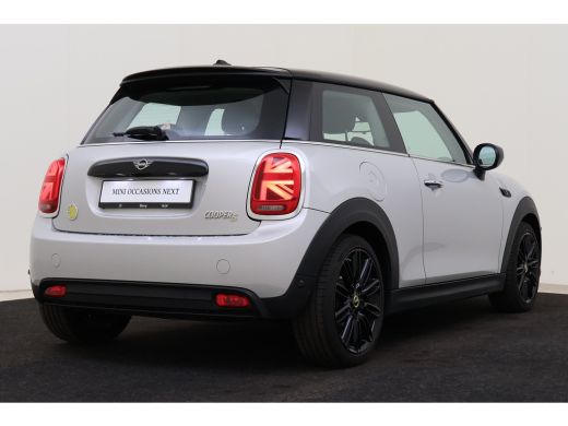 Mini Electric Classic / Sportstoelen / Achteruitrijcamera / Comfort Access / Stuurverwarming / LED / Stoelverwa... ActivLease financial lease