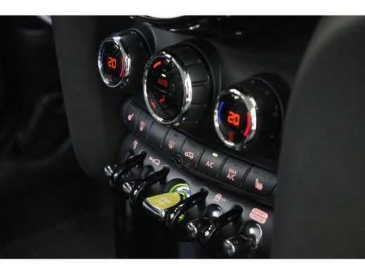 Mini Electric Classic / Sportstoelen / Achteruitrijcamera / Comfort Access / Stuurverwarming / LED / Stoelverwa... ActivLease financial lease