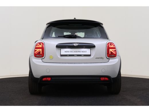 Mini Electric Classic / Sportstoelen / Achteruitrijcamera / Comfort Access / Stuurverwarming / LED / Stoelverwa... ActivLease financial lease
