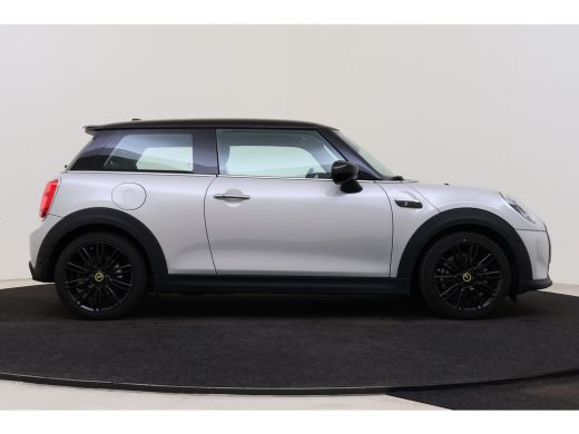 Mini Electric Classic / Sportstoelen / Achteruitrijcamera / Comfort Access / Stuurverwarming / LED / Stoelverwa... ActivLease financial lease