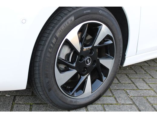 Opel Corsa-e GS 50 kWh / Navigatie / Camera / Parkeersensoren / Dodehoek / Draadloos telefoonlader LED / Carplay ActivLease financial lease