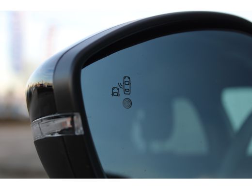 Opel Corsa-e GS 50 kWh / Navigatie / Camera / Parkeersensoren / Dodehoek / Draadloos telefoonlader LED / Carplay ActivLease financial lease