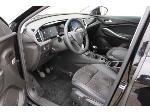 Opel Grandland 1.2 Turbo / Navigatie / 360 Camera / Keyless / Stuur -en Stoelverwarmd / Matrix LED / Elektr. Kof... ActivLease financial lease