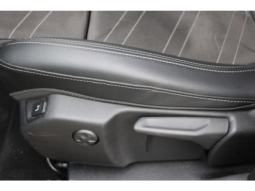 Opel Grandland 1.2 Turbo / Navigatie / 360 Camera / Keyless / Stuur -en Stoelverwarmd / Matrix LED / Elektr. Kof... ActivLease financial lease