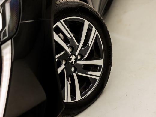 Peugeot 208 1.2 PureTech Allure Sport (VIRTUAL COCKPIT, APPLE CARPLAY, GROOT NAVI, LEDER, 360 CAMERA, SPORTST... ActivLease financial lease