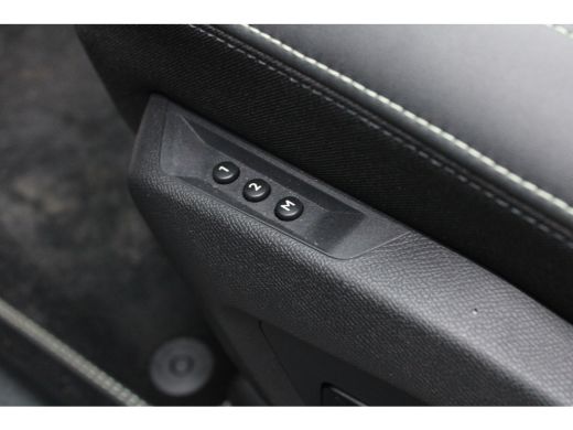 Peugeot 3008 1.2 Hybrid 136 GT | Automaat | Navigatie | Camera | Panorama/schuifdak | Lederen bekleding | 28.0... ActivLease financial lease